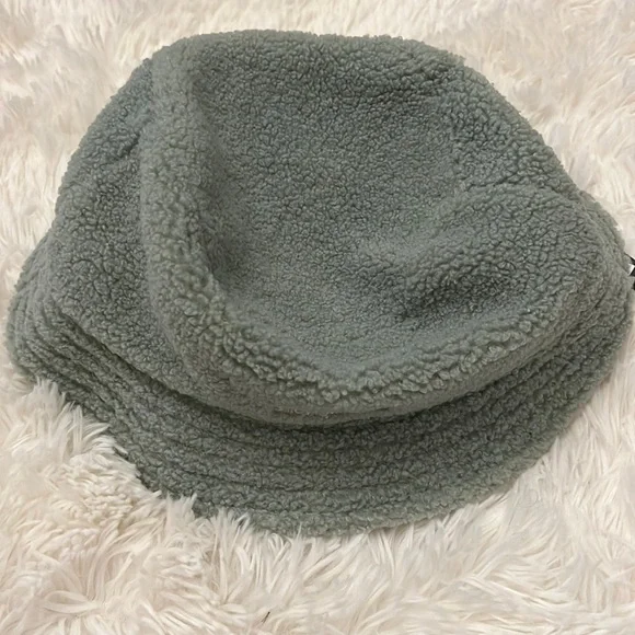 STEVE MADDEN Sherpa Bucket Hat mint - Picture 2 of 7